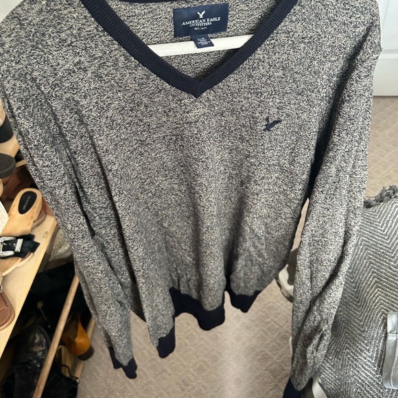 AMERICAN EAGLE sweater. - Picture 7 of 10